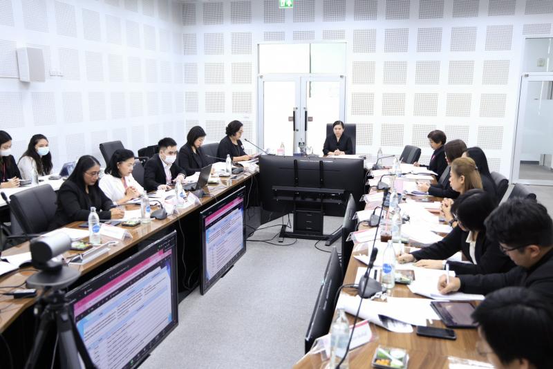 นางศิริลักษณ์ มีม�