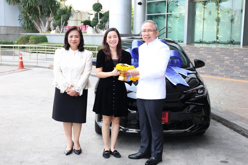 ปลัด พม. ร่วมมอบรา�