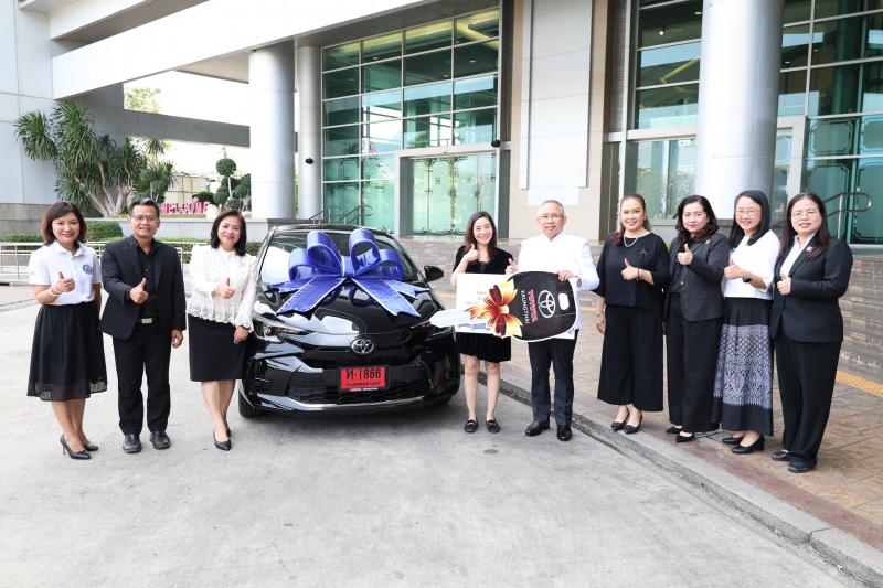 ปลัด พม. ร่วมมอบรา�