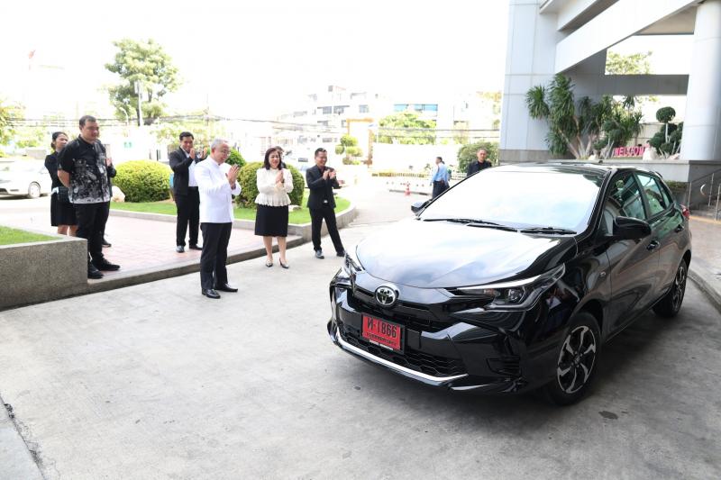 ปลัด พม. ร่วมมอบรา�