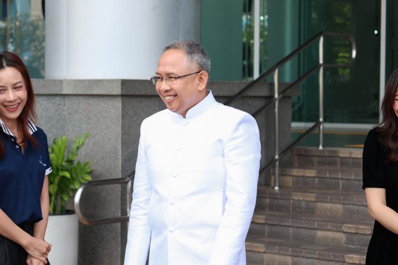 ปลัด พม. ร่วมมอบรา�