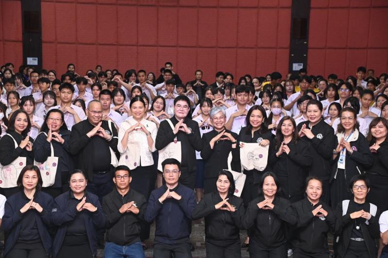 รมว.พม. เป็นประธาน�