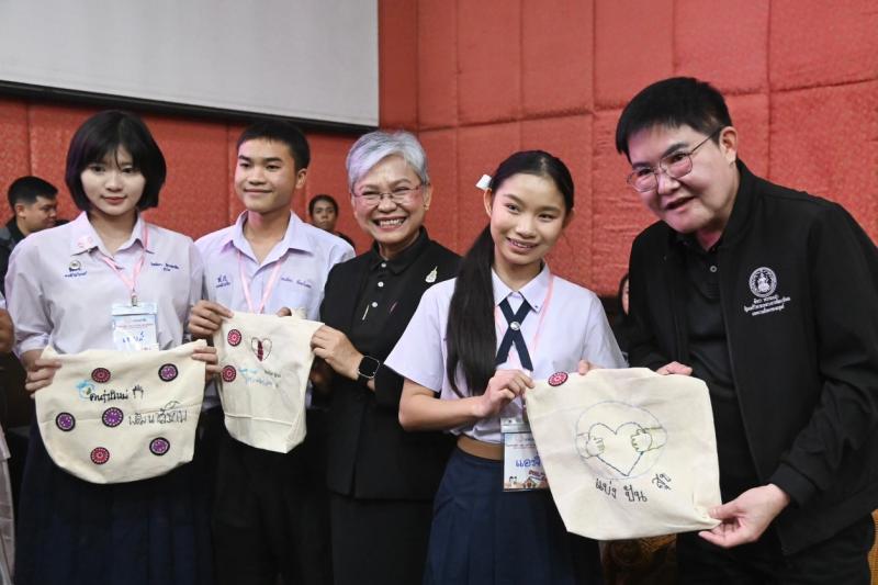 รมว.พม. เป็นประธาน�