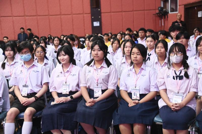 รมว.พม. เป็นประธาน�