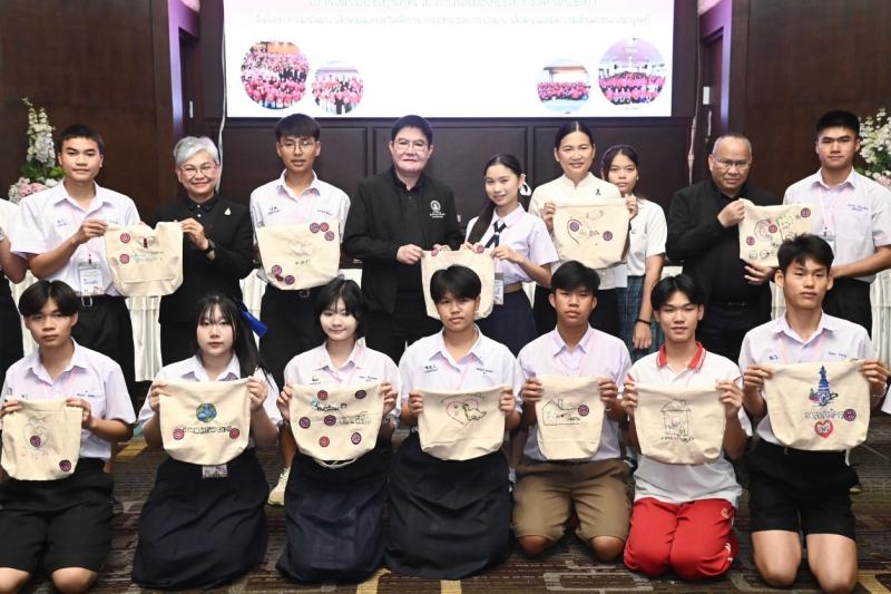 รมว.พม. เป็นประธาน�