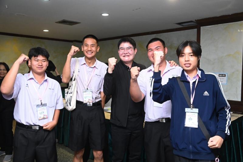 รมว.พม. เป็นประธาน�
