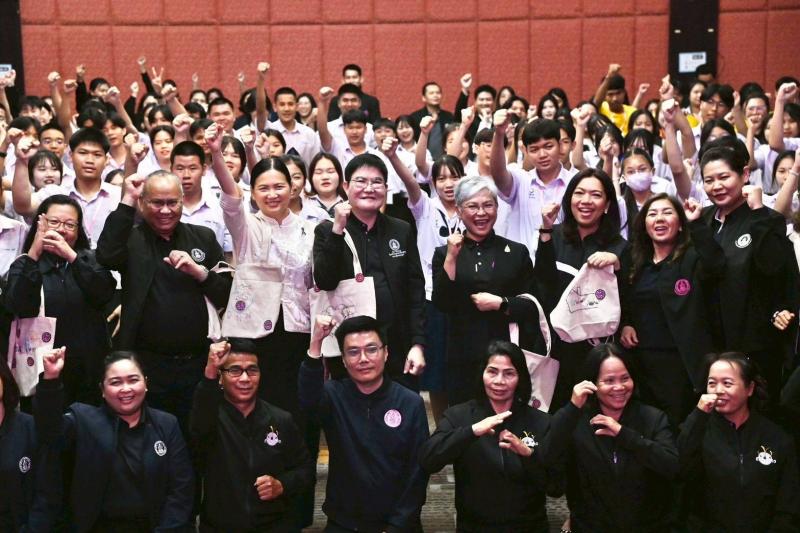 "อัครา" หนุน "พ
