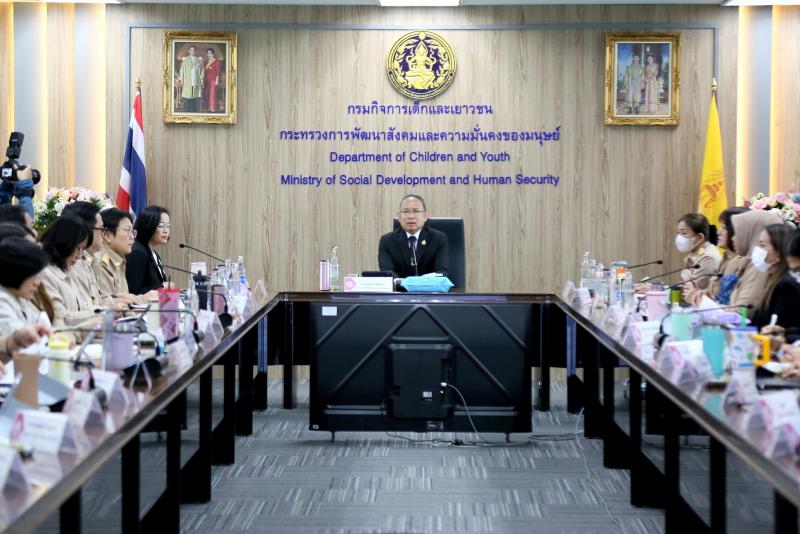 ปลัด พม. เป็นประธา�