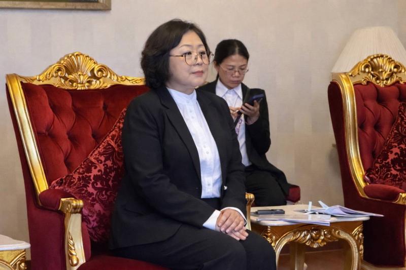 นางศิริลักษณ์ มีม�