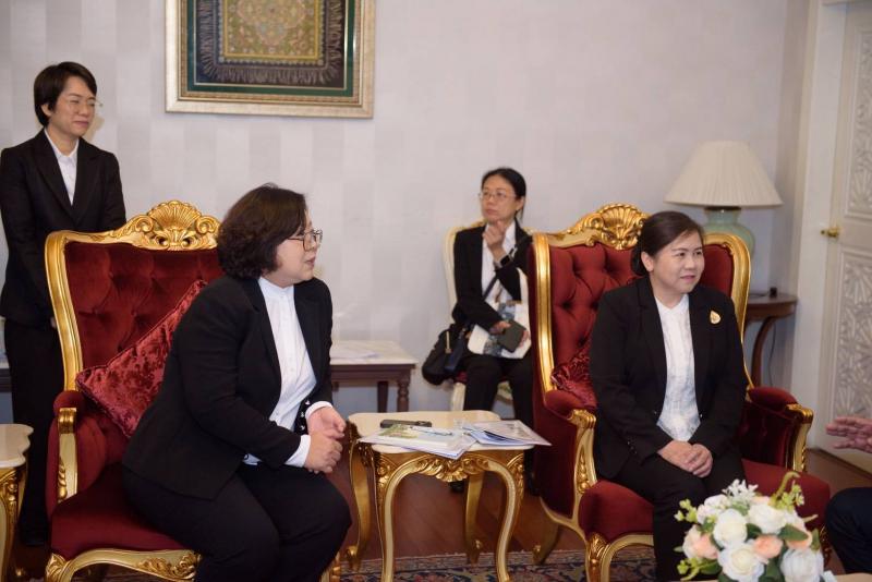 นางศิริลักษณ์ มีม�