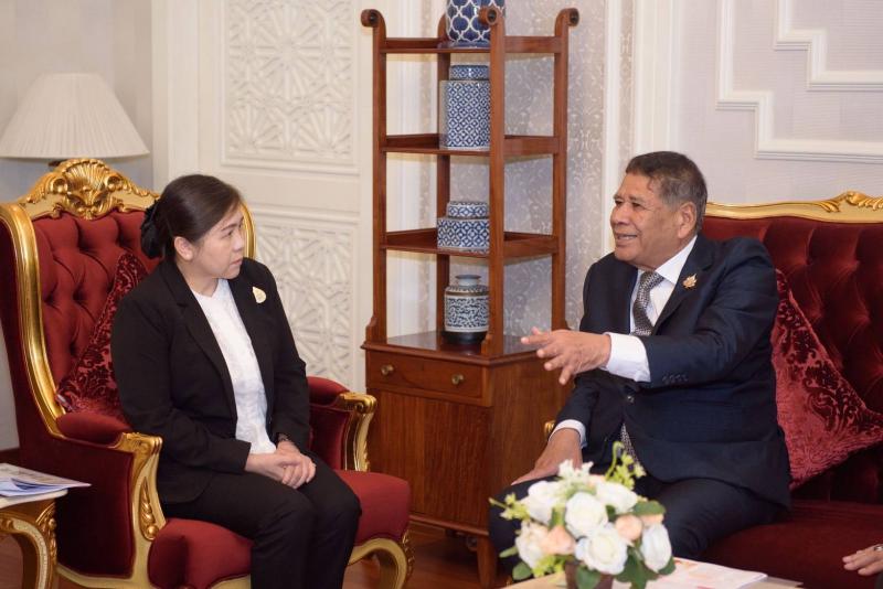 นางศิริลักษณ์ มีม�