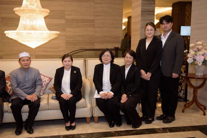 นางศิริลักษณ์ มีม�