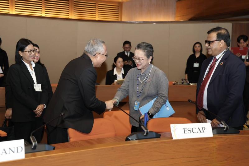 พม. จับมือ ESCAP จัดเว�