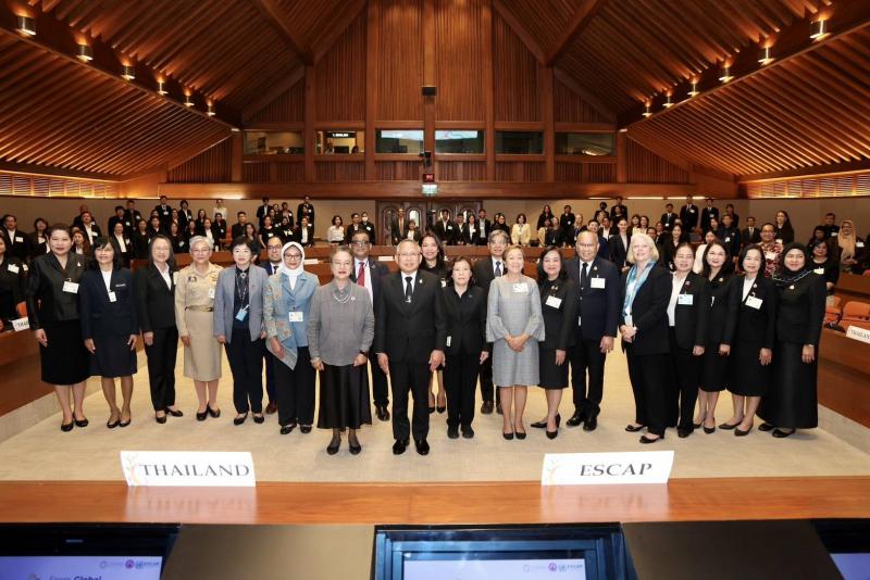 พม. จับมือ ESCAP จัดเว�