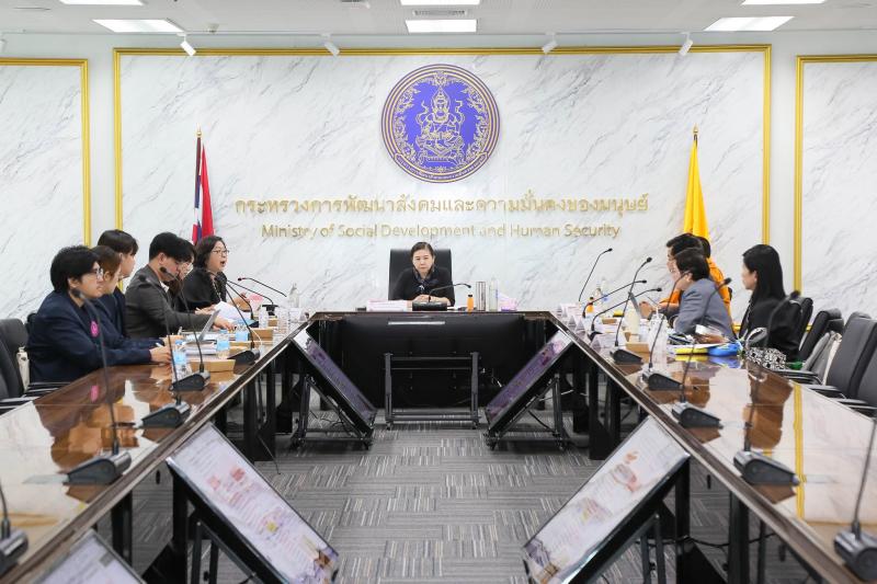 นางศิริลักษณ์ มีม�