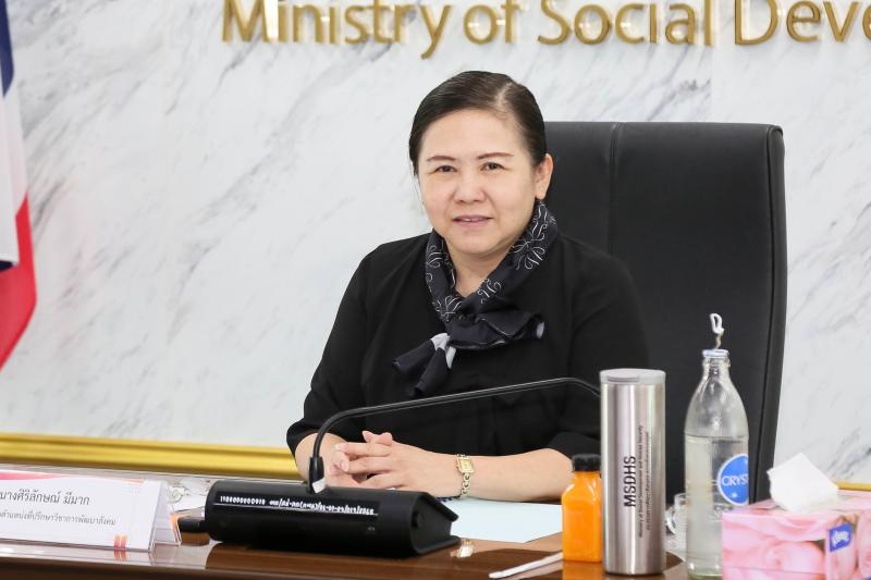 นางศิริลักษณ์ มีม�
