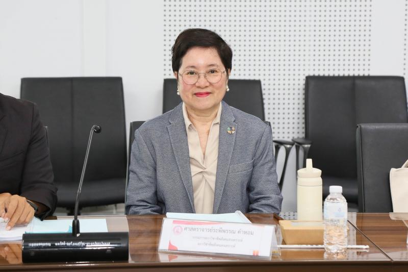 นางศิริลักษณ์ มีม�