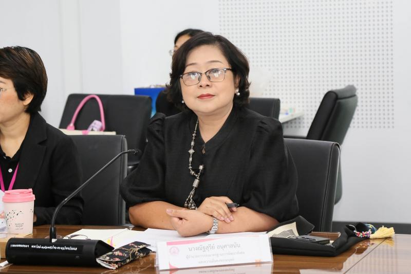 นางศิริลักษณ์ มีม�