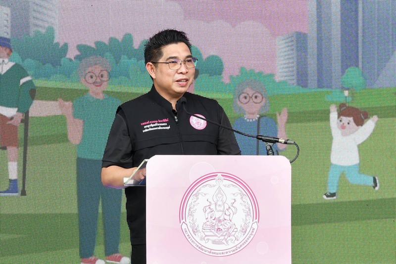 พม. ผนึกกำลัง อพม.ท�