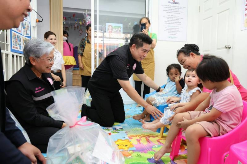 พม. ผนึกกำลัง อพม.ท�