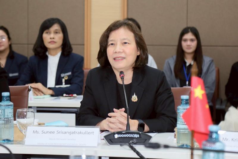 นางสาวสุนีย์ ศรีส�