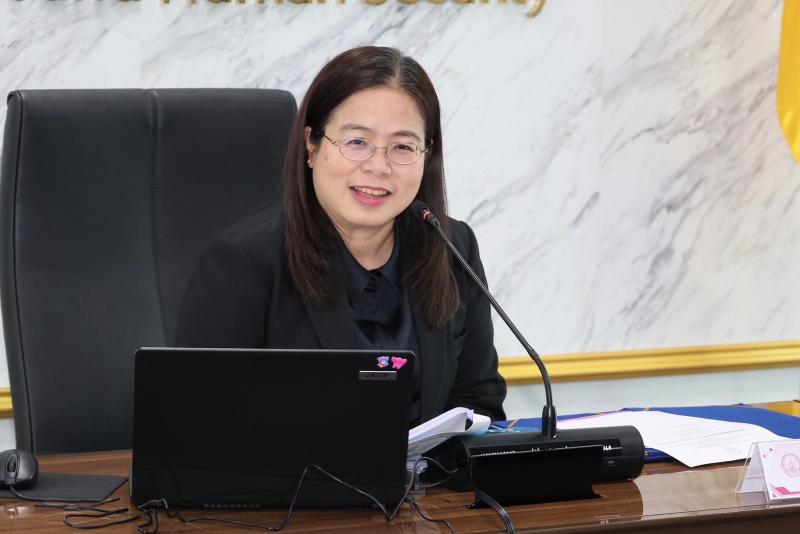 นางเตือนใจ คงสมบั�