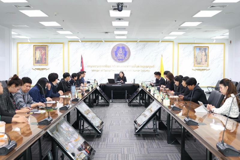 นางเตือนใจ คงสมบั�