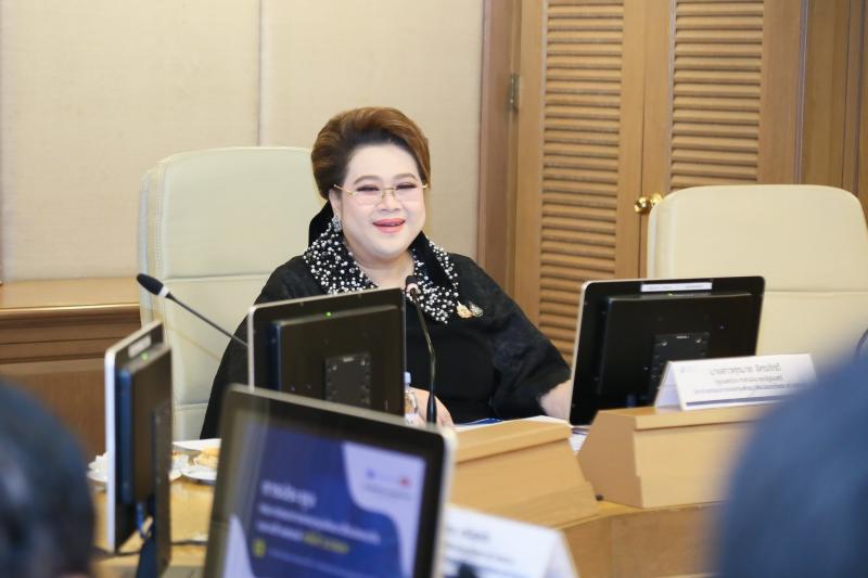 นางเตือนใจ คงสมบั�
