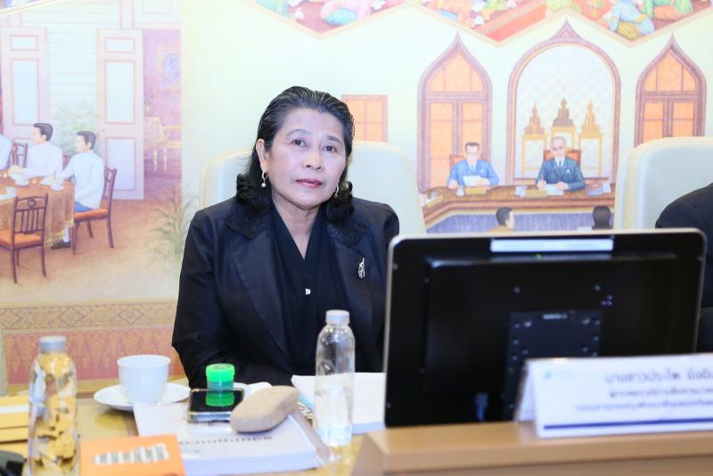 นางเตือนใจ คงสมบั�