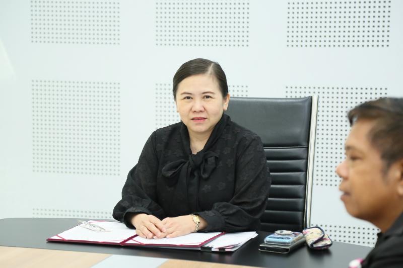 นางศิริลักษณ์ มีม�