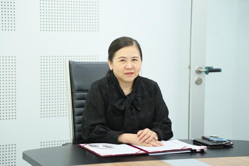 นางศิริลักษณ์ มีม�