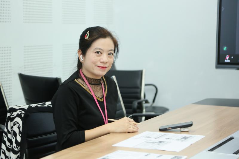 นางศิริลักษณ์ มีม�