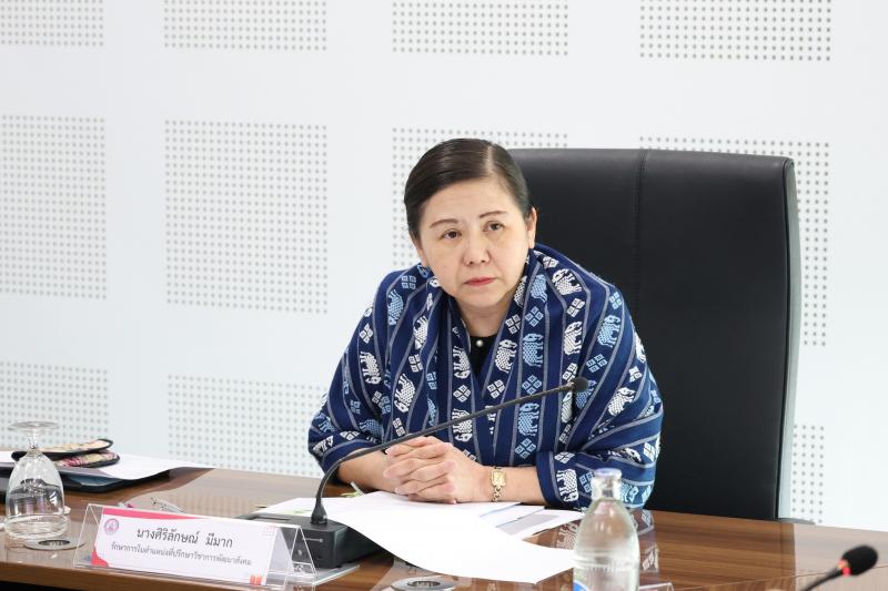 นางศิริลักษณ์ มีม�
