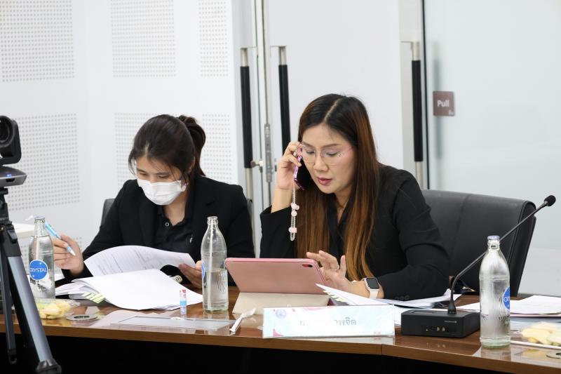 นางศิริลักษณ์ มีม�