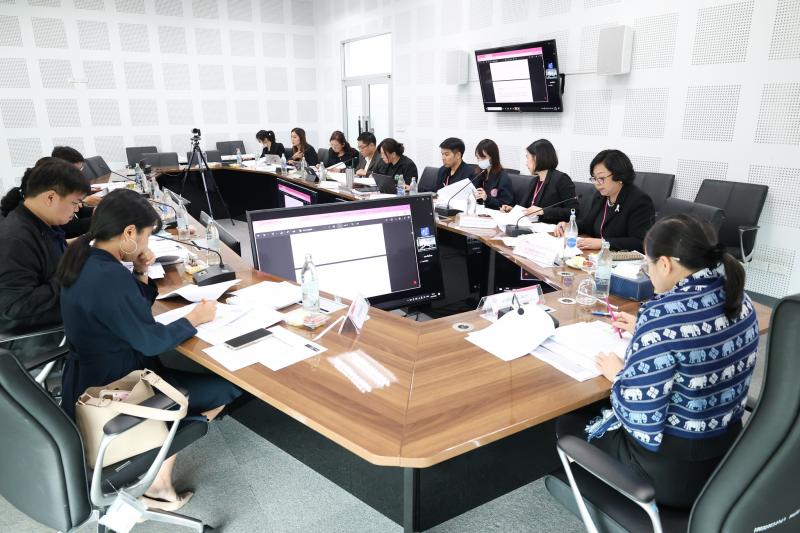 นางศิริลักษณ์ มีม�