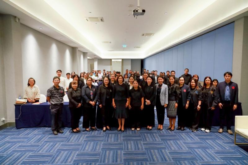 นางสาวนภาพร เมฆาผ�