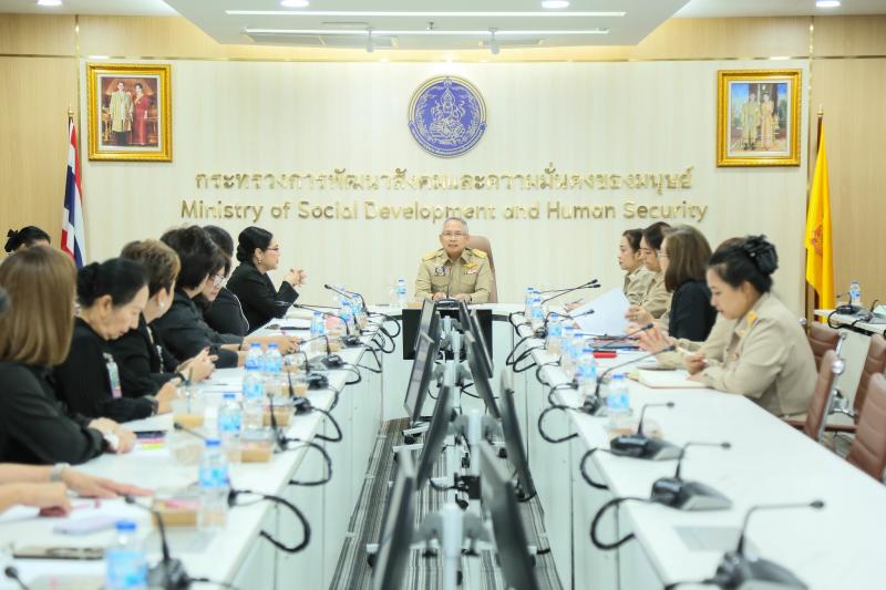 ปลัด พม. เป็นประธา�