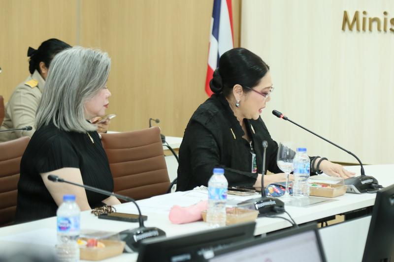 ปลัด พม. เป็นประธา�