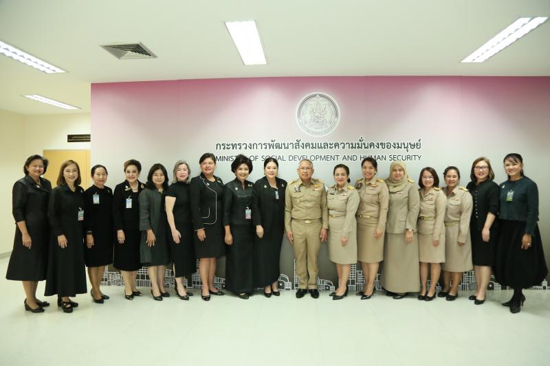 ปลัด พม. เป็นประธา�