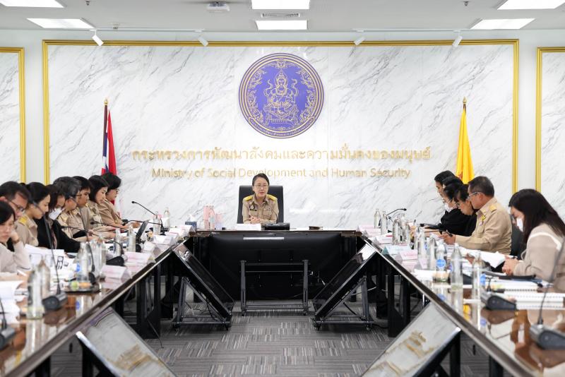 นางสาวนภาพร เมฆาผ�