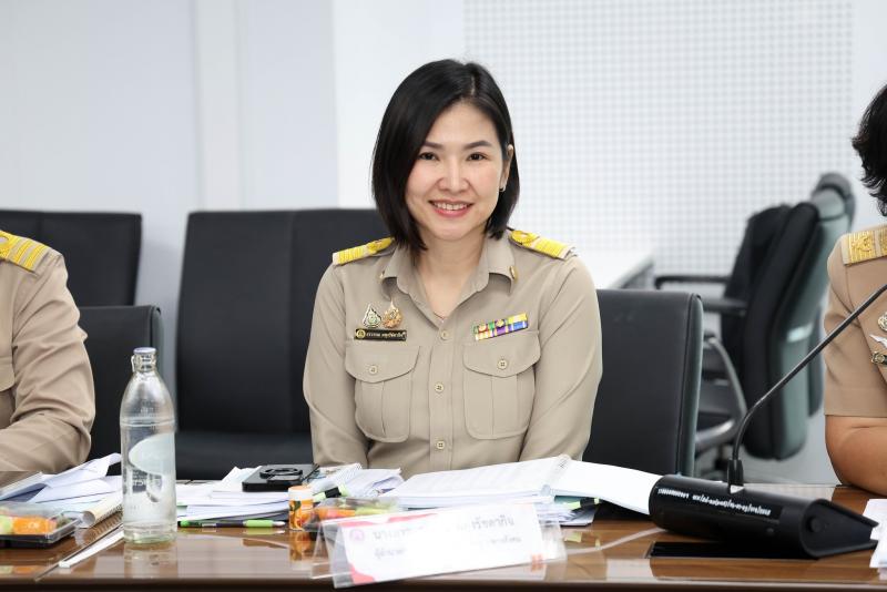 นางสาวนภาพร เมฆาผ�