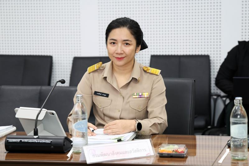 นางสาวนภาพร เมฆาผ�