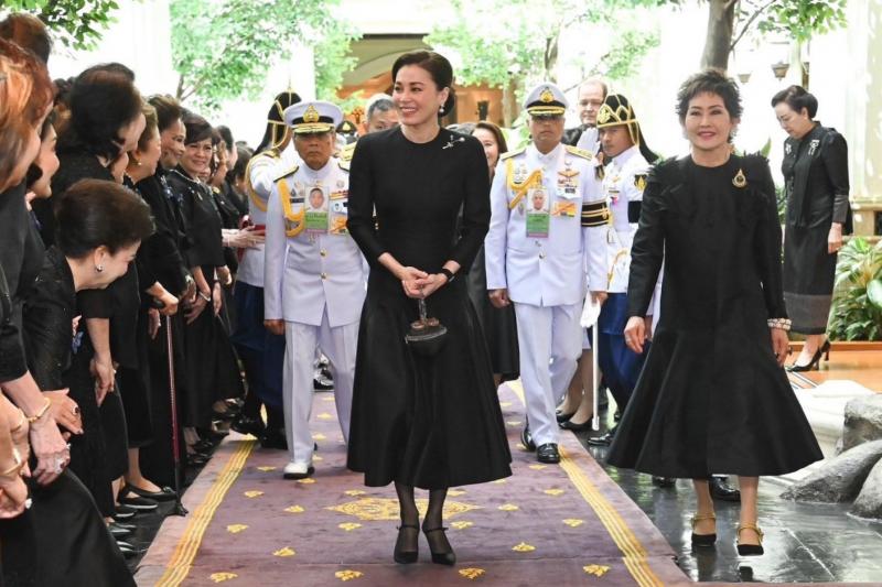ปลัด พม. เฝ้ารับเส�