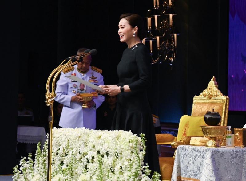 ปลัด พม. เฝ้ารับเส�