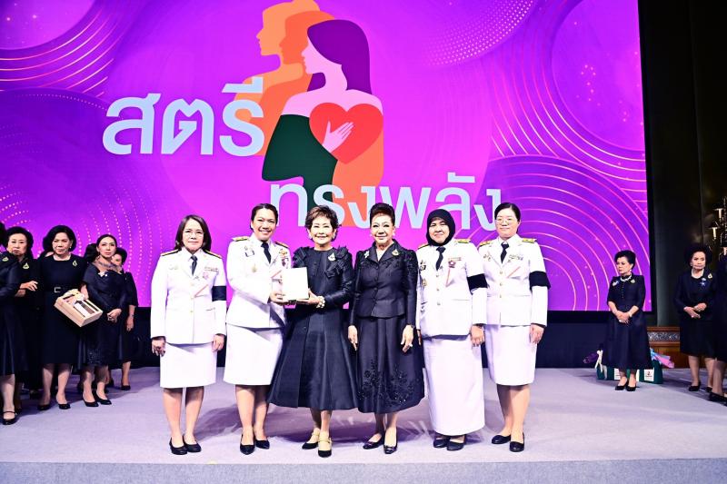 ปลัด พม. เฝ้ารับเส�