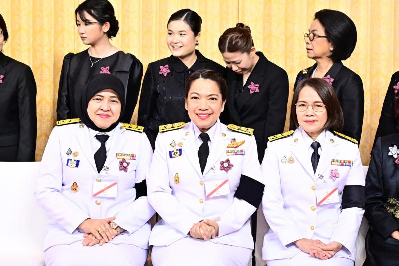 ปลัด พม. เฝ้ารับเส�