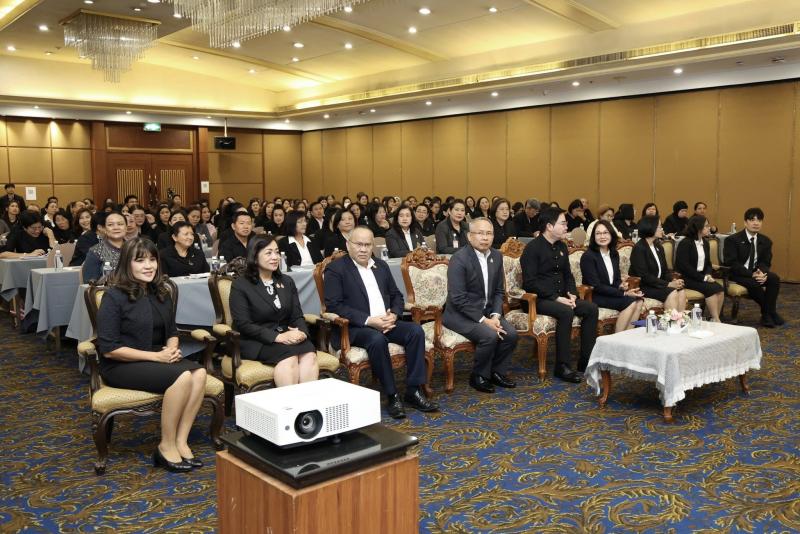 รมว.พม. เป็นประธาน�