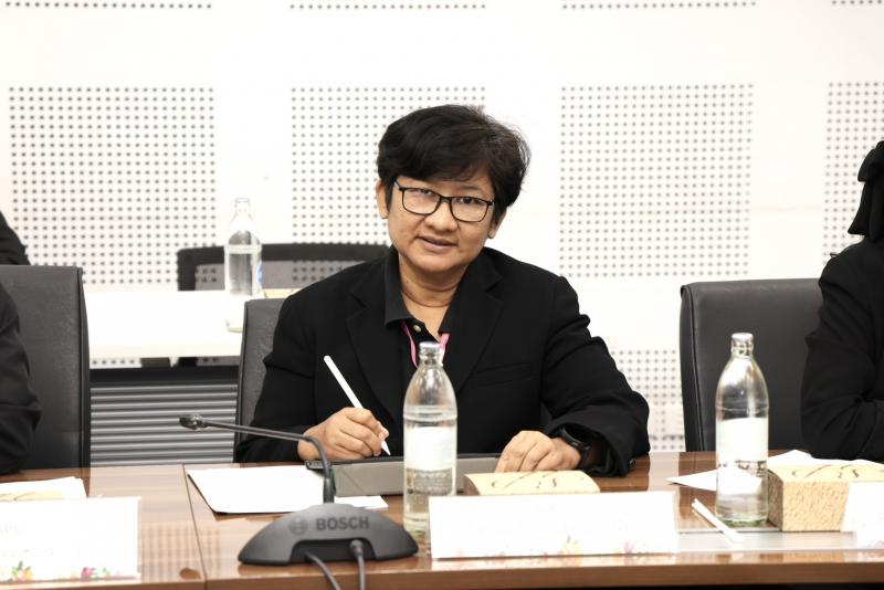 กระทวง พม. ร่วมกับ�