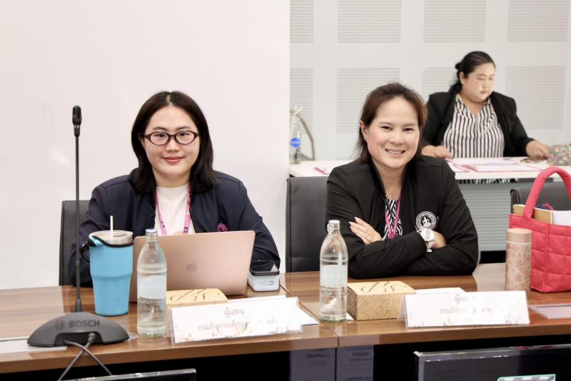 กระทวง พม. ร่วมกับ�