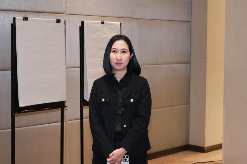 นางเตือนใจ คงสมบั�